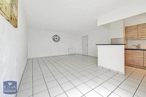 Appartement à louer 3 pièces 71.9m² Allonnes (72700)