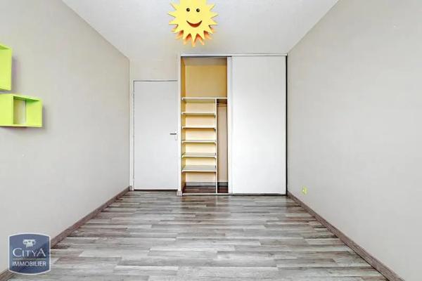 Appartement à louer 3 pièces 71.9m² Allonnes (72700)
