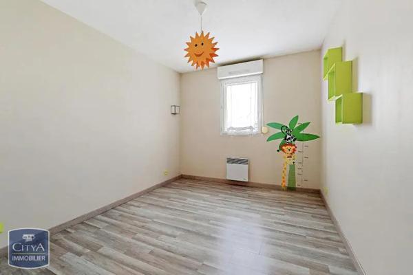 Appartement à louer 3 pièces 71.9m² Allonnes (72700)
