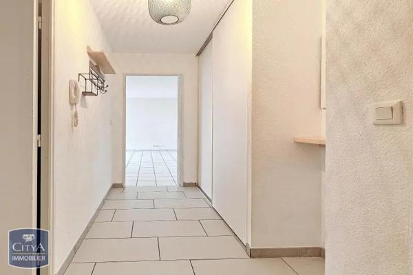 Appartement à louer 3 pièces 71.9m² Allonnes (72700)