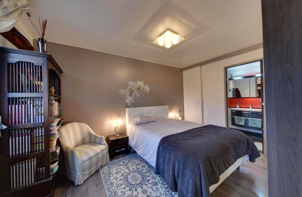 Appartement TRIPLEX CHEVRY COSSIGNY - 4 pièces 82 m2 avec garage et jardin.