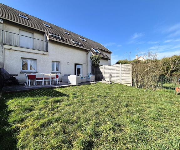 Appartement TRIPLEX CHEVRY COSSIGNY - 4 pièces 82 m2 avec garage et jardin.