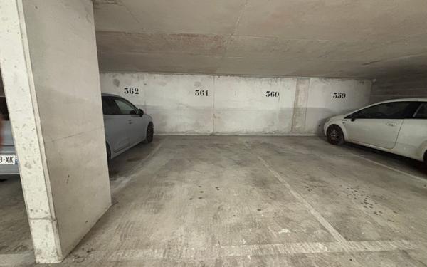 Stationnement à louer    10 m2 Pontault-Combault