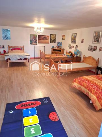 2 GRANDES MAISONS AVEC TERRAIN ET DEPENDANCES