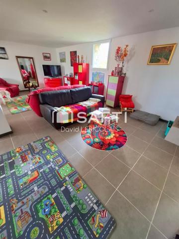 2 GRANDES MAISONS AVEC TERRAIN ET DEPENDANCES