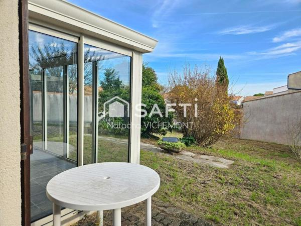 Charmant T2 de plain pied avec grand jardin, véranda au calme et à deux pas des commerces et de la mer