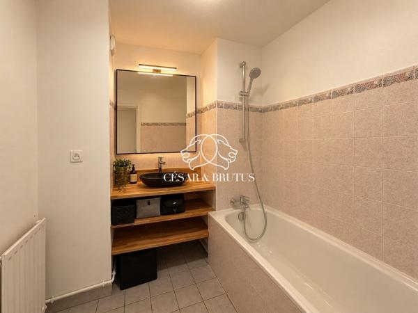 74 m² à rénover avec terrasse, parking et cave – Villeurbanne