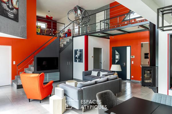 Contemporaine aux volumes généreux sur un magnifique terrain avec piscine