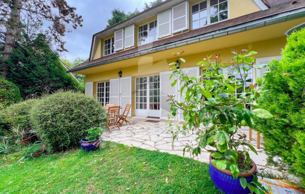 Propriété dans un cadre résidentiel à 15 min des hubs économiques