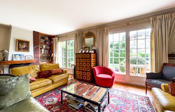 Propriété dans un cadre résidentiel à 15 min des hubs économiques