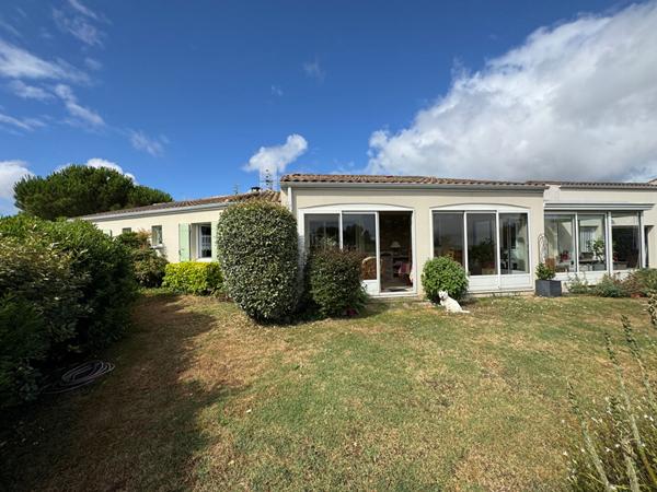 Maison Port Des Barques 140 m2 - 2 garages - Véranda