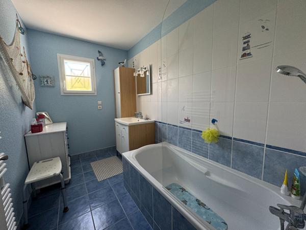 Maison Port Des Barques 140 m2 - 2 garages - Véranda