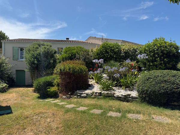 Maison Port Des Barques 140 m2 - 2 garages - Véranda