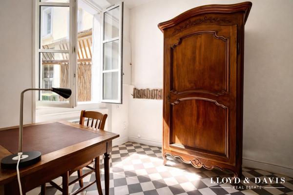 Grenoble centre – Maison de ville en duplex avec cour privative, au calme absolu