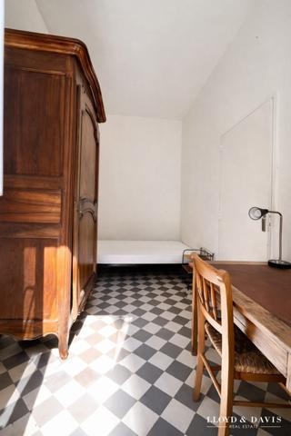 Grenoble centre – Maison de ville en duplex avec cour privative, au calme absolu