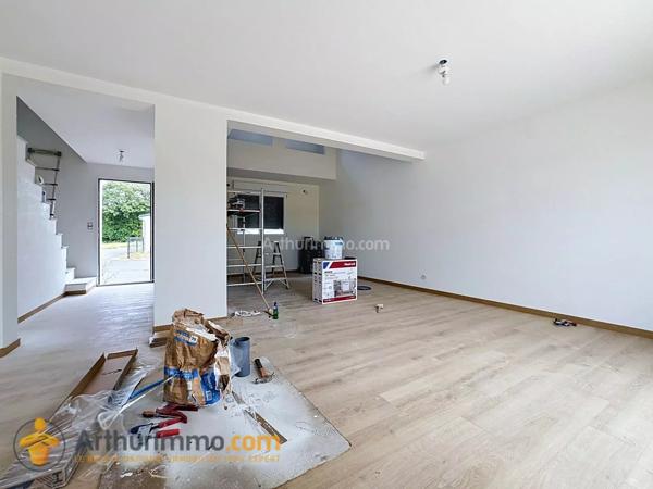Location                                                      Maison
                        
                     5 pièces                      118 m2                     à Les Petites-Loges