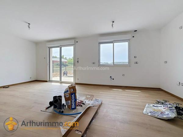 Location                                                      Maison
                        
                     5 pièces                      118 m2                     à Les Petites-Loges
