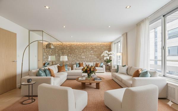 Rare sur le marché ! Lumineux deux-pièces avec balconnet au pied de la Tour Eiffel!