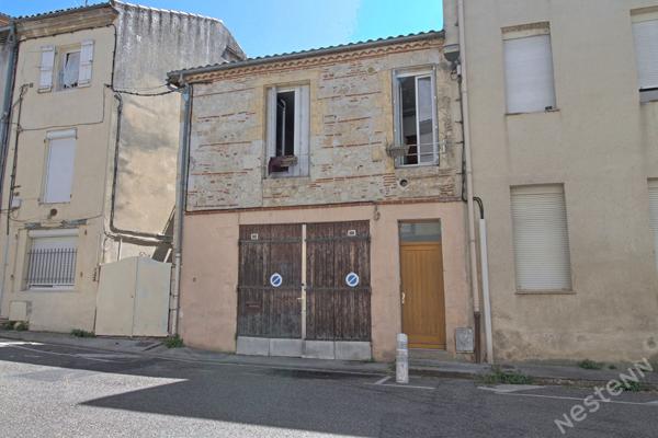 AGEN centre ville - Immeuble en pierre composé de 3 lots dont un appartement T3, un studio et un grand garage.