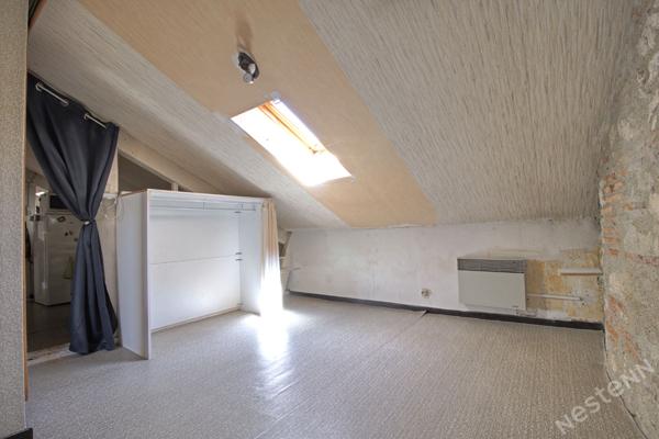AGEN centre ville - Immeuble en pierre composé de 3 lots dont un appartement T3, un studio et un grand garage.