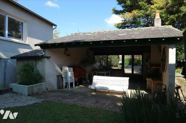 Idéalement située proche du centre ville, cette charmante maison de 193 m2 saura vous séduire p...