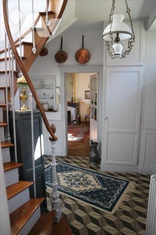 Idéalement située proche du centre ville, cette charmante maison de 193 m2 saura vous séduire p...