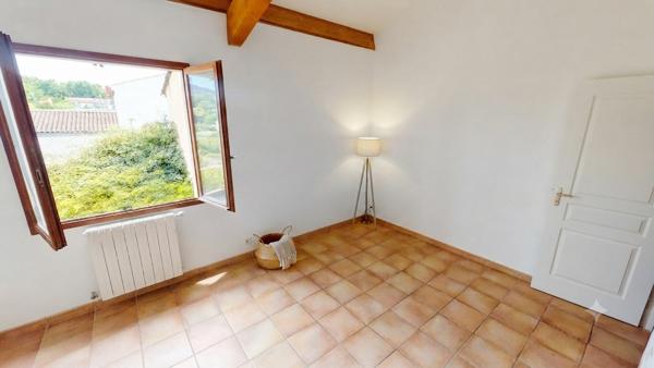 Villa familiale au coeur du village - écoles et commodités à pied