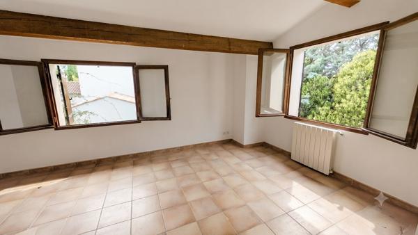 Villa familiale au coeur du village - écoles et commodités à pied