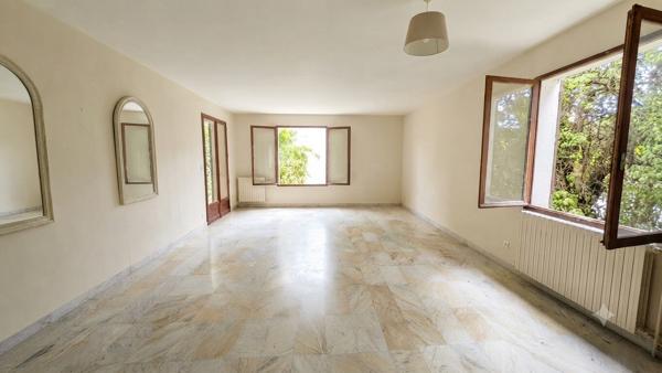 Villa familiale au coeur du village - écoles et commodités à pied