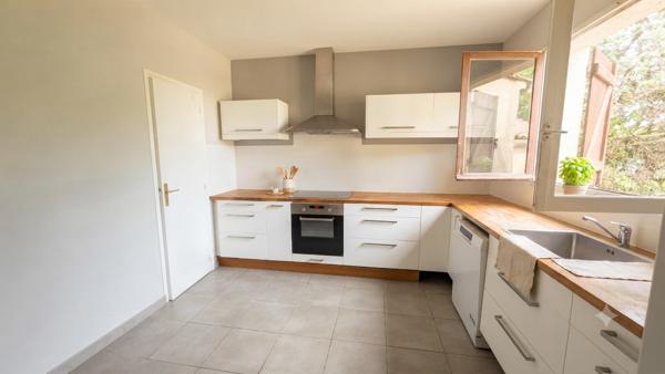Villa familiale au coeur du village - écoles et commodités à pied