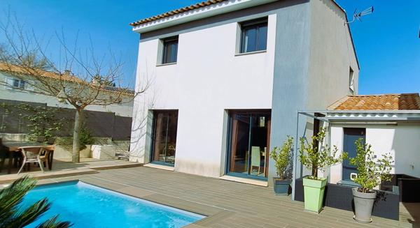 MAXIMIN LA STE BAUME (83) Magnifique villa contemporaine de 5 pièces , terrasses , jardin avec piscine