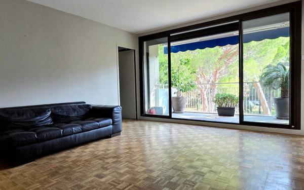 Appartement à vendre    4 pièces • 81,09 m2 Marseille 9