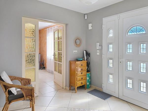 Maison de plain-pied, 2 garages, quartier calme