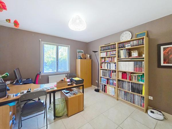 Maison de plain-pied, 2 garages, quartier calme