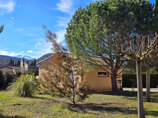 Maison de plain-pied, 2 garages, quartier calme