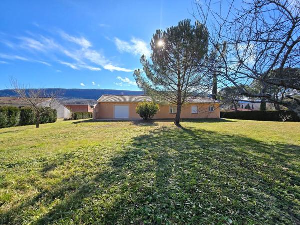 Maison de plain-pied, 2 garages, quartier calme