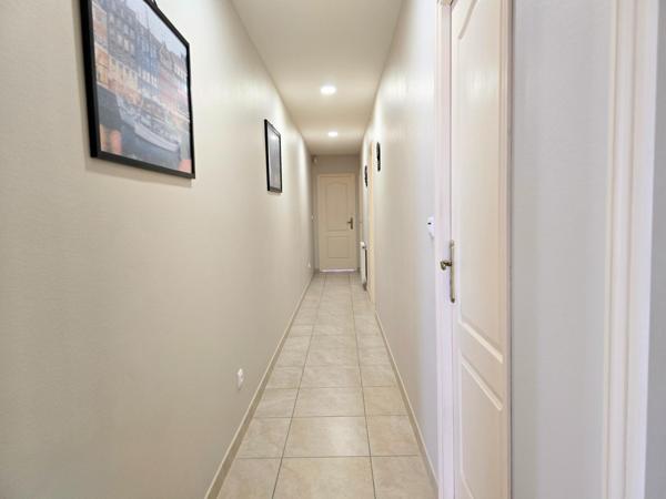 Maison de plain-pied, 2 garages, quartier calme