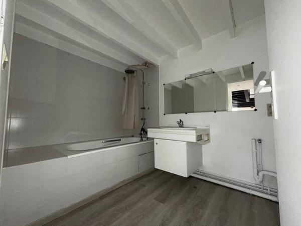 Vente                                                      Appartement
                        
                     3 pièces                      71 m2                     à Villers-Cotterêts