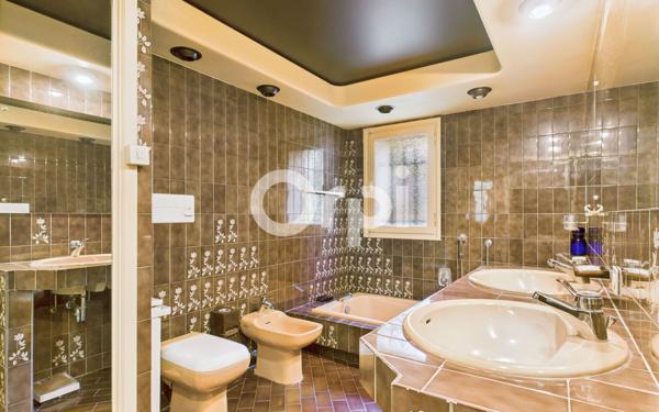 Maison à vendre    5 pièces • 178,54 m2 Mandelieu-la-Napoule