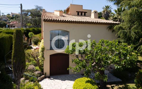 Maison à vendre    5 pièces • 178,54 m2 Mandelieu-la-Napoule