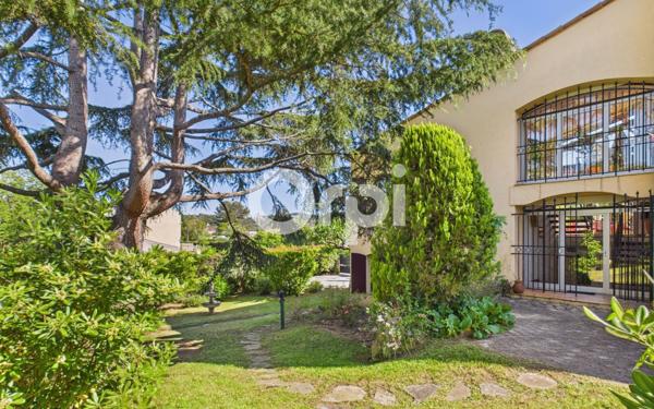 Maison à vendre    5 pièces • 178,54 m2 Mandelieu-la-Napoule