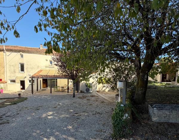 Mornac. Maison 191 m² avec garage et terrain