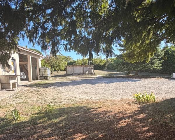 Mornac. Maison 191 m² avec garage et terrain