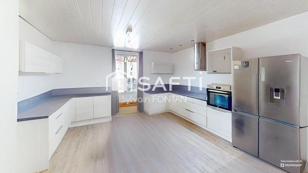 TRES GRANDE SURFACE AVEC APPARTEMENT INDEPENDANT