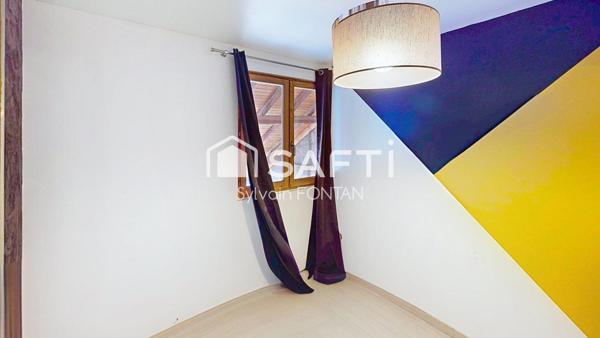 TRES GRANDE SURFACE AVEC APPARTEMENT INDEPENDANT