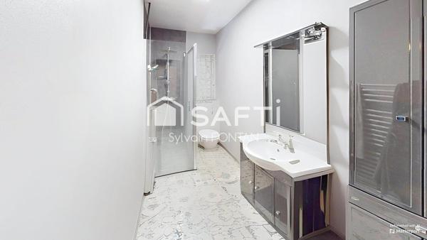 TRES GRANDE SURFACE AVEC APPARTEMENT INDEPENDANT