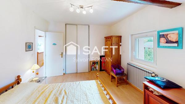 TRES GRANDE SURFACE AVEC APPARTEMENT INDEPENDANT