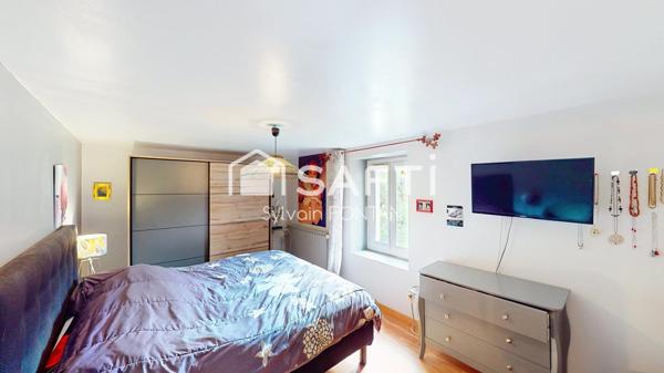 TRES GRANDE SURFACE AVEC APPARTEMENT INDEPENDANT