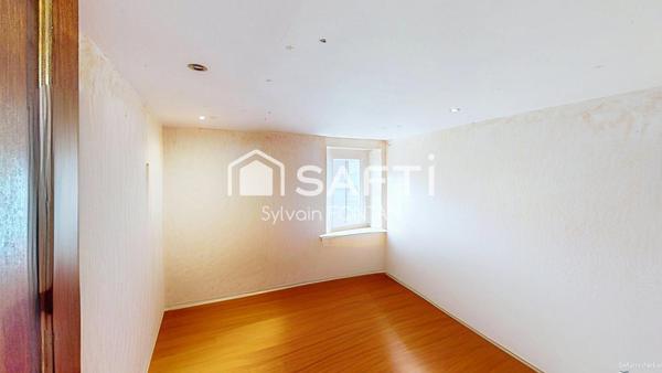 TRES GRANDE SURFACE AVEC APPARTEMENT INDEPENDANT