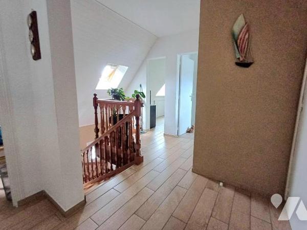 Située au calme d'une impasse, cette maison idéalement placée offre un cadre de vie privilégié ...